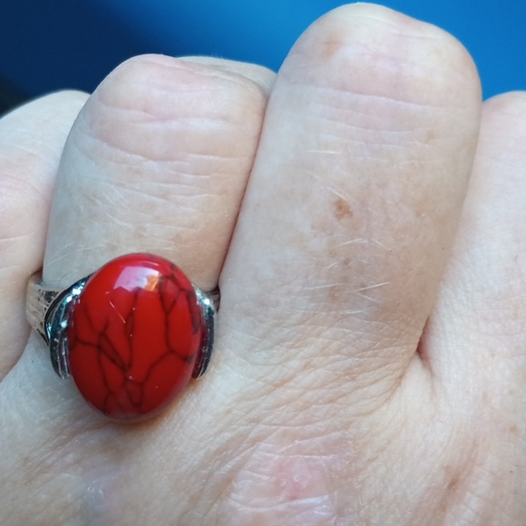 Red & Black Oval Ring w Silver Band - Picture 7 of 8